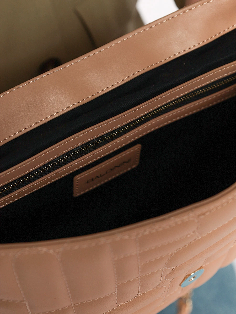 Сумка бежевая с геометричной строчкой